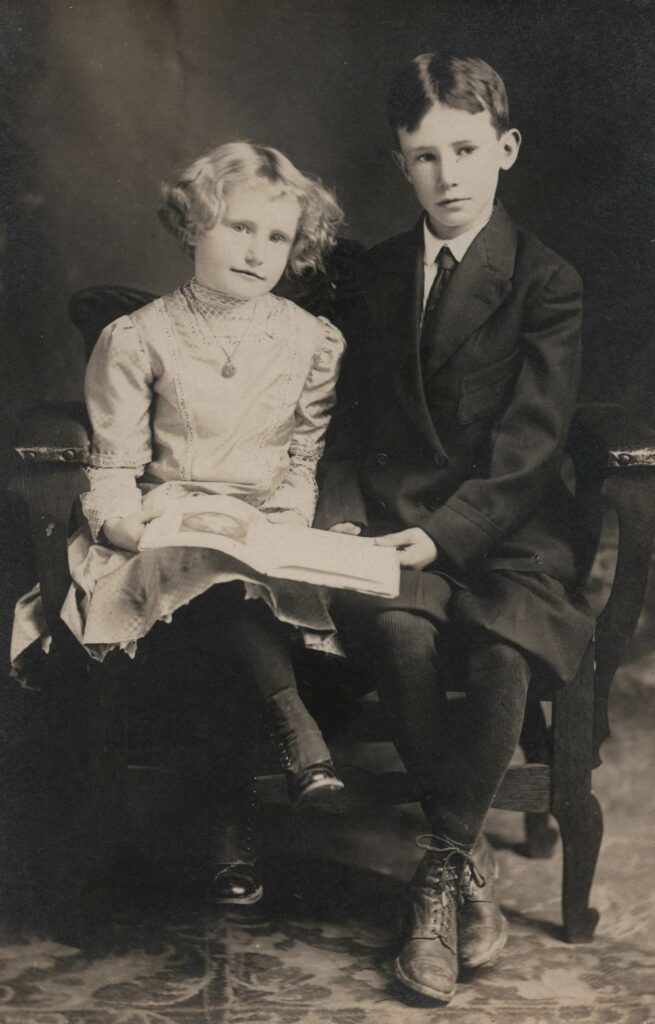 Eloise green and her brother Earle as young children in 1909
